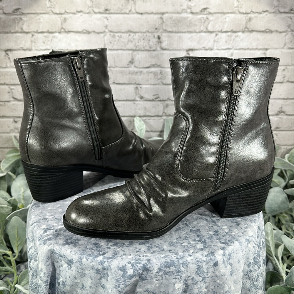 Life Stride Watchful Grey Faux Leather Round Toe Ankle Zip Boots WMS 8.5/9M✨EUC✨ - Picture 5 of 13